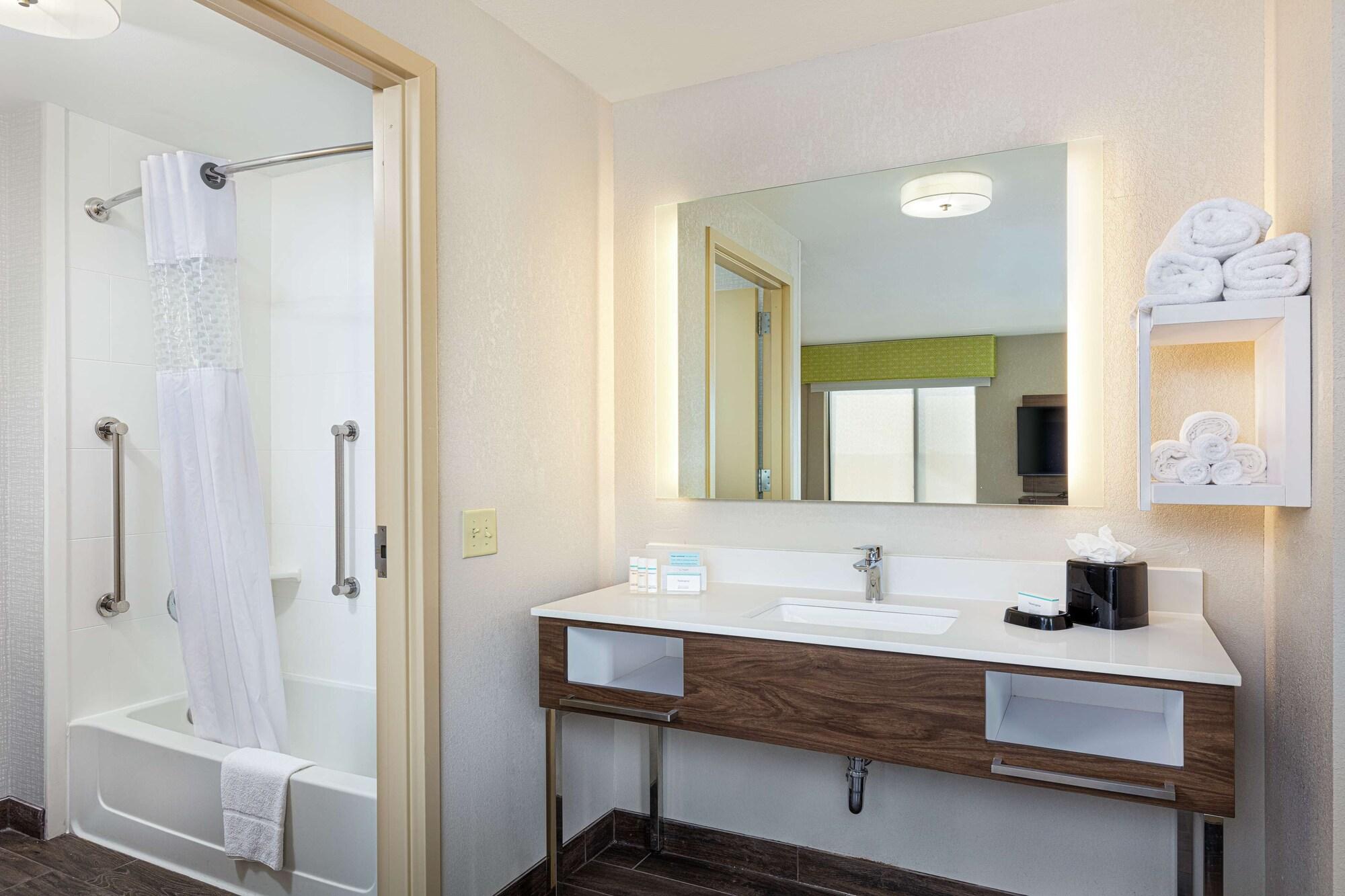 Newly Renovated Hampton Inn Omaha West Lakeside מראה חיצוני תמונה