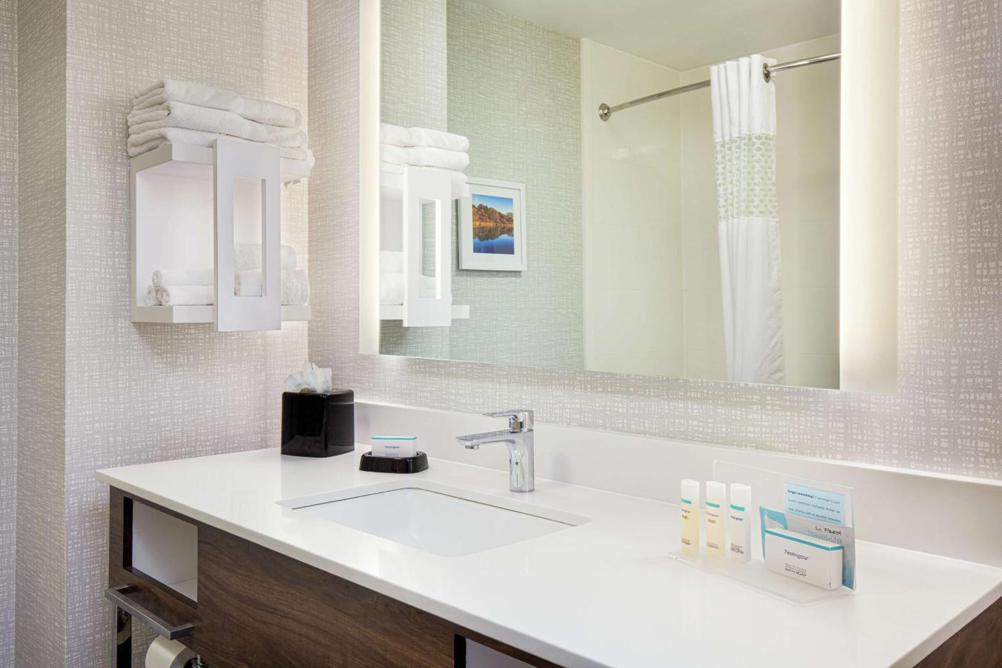 Newly Renovated Hampton Inn Omaha West Lakeside מראה חיצוני תמונה